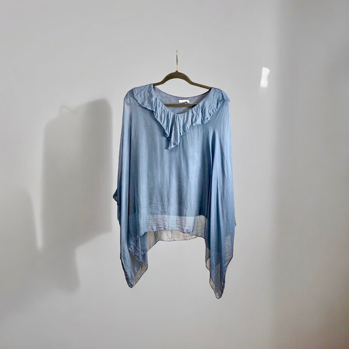 Blusa de seda con vuelo