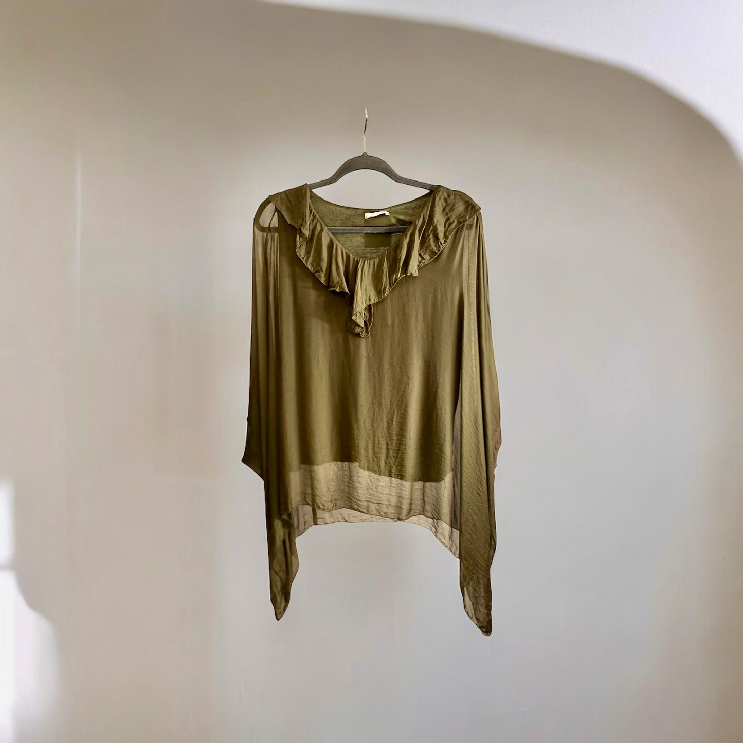 Blusa de seda con vuelo