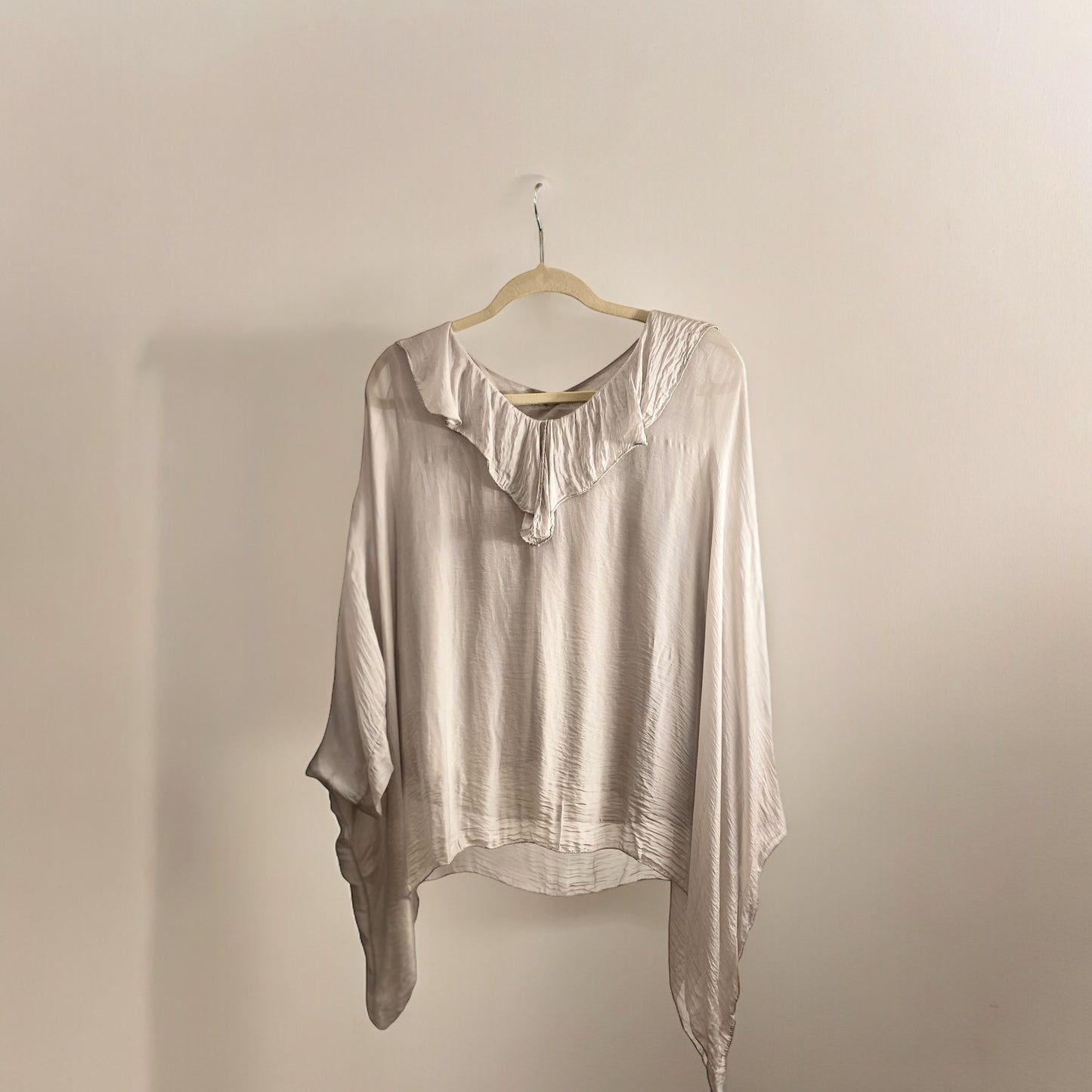 Blusa de seda con vuelo